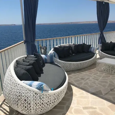 Beline Direct Aan Zee, Verwarmd Zwembad En Sauna Willa